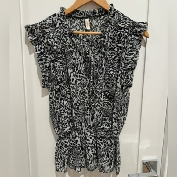 Tiger print or cat print blouse black and white size M - Picture 1 of 7